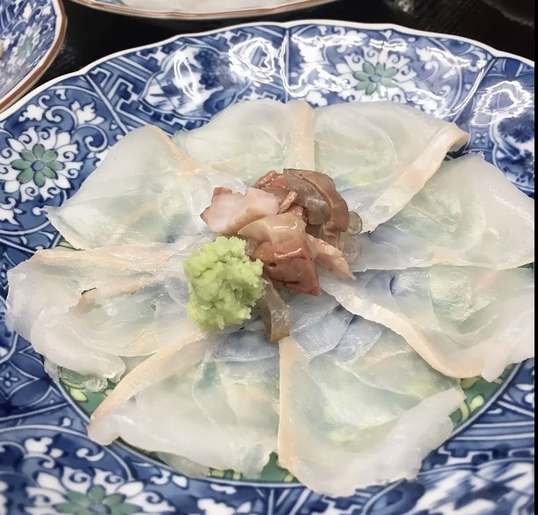 よこ山の白身の薄造り